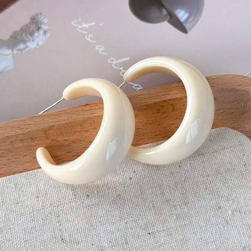 

Geometric circle smudge resin C-shaped stud earrings s fashion personality design retro temperament earrings 925 silver needle