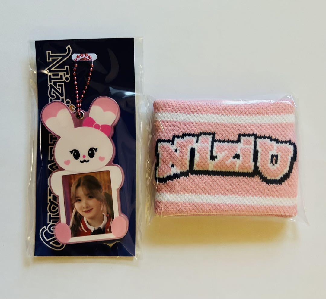

[USED] NiziU Miihi Wristband Slide Keychain Jumping