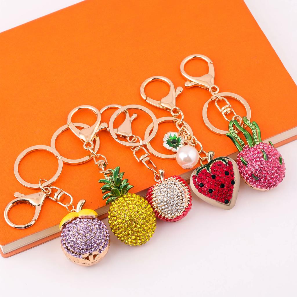 Exquisito Llavero de Fruta 3D Delicioso con Pedrería Pitahaya lichi Fresa Piña Colgantes para Llavero Joyería para Mochila de Mujer Regalo