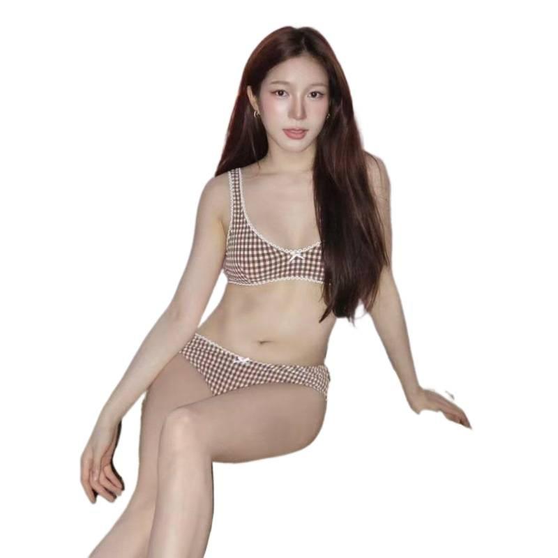 New Thai pure lust sweet girl plaid lace split swimsuit female sexy slim hot spring vacation bikini