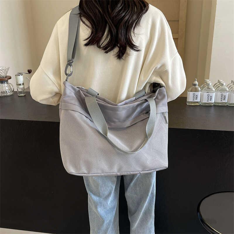 Stylish Unisex Large Capacity Canvas Tote Bag Soft Polyester Zipper Closure