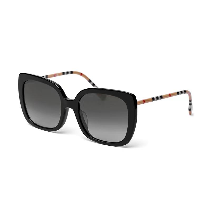 Burberry BURBERRY/ Black/Classic Check Plate Frame Square Sunglasses Women's