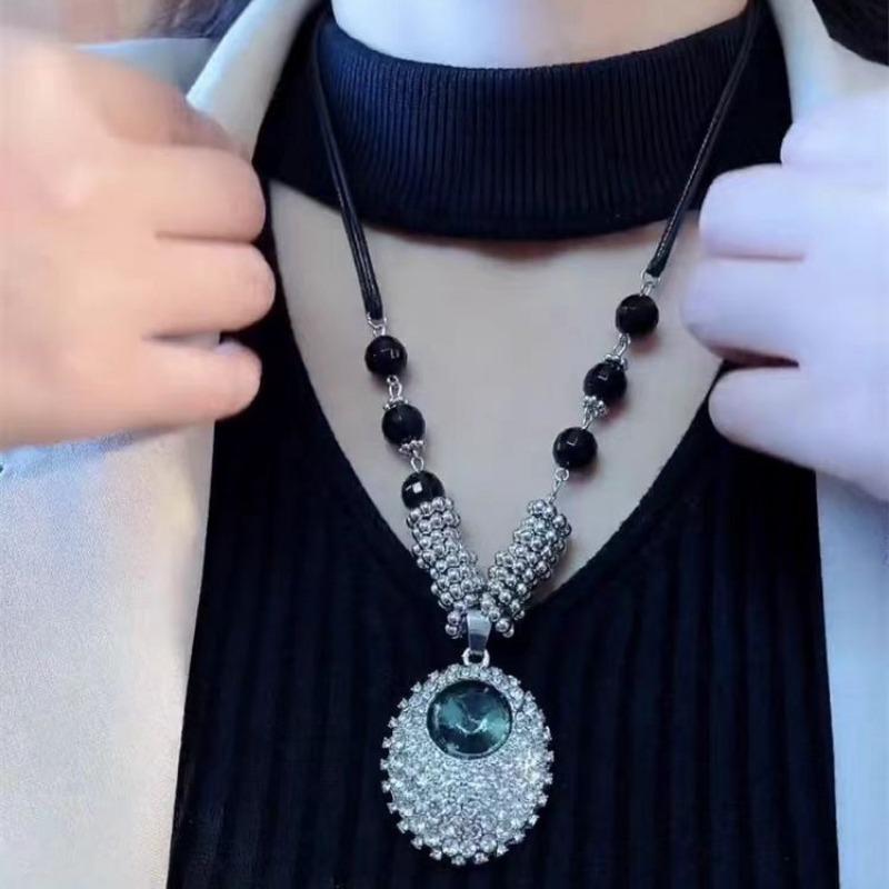 Inlaid Zircon Pendant Necklace for Women, Luxurious High-end Long Haired Clothing Chain, Simple and Fashionable Autumn and Winter Accessory Pendant