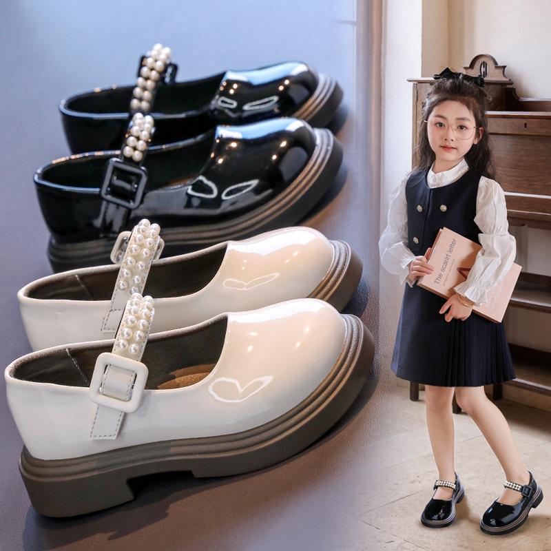 Girls' Spring and Autumn Children's British College Soft-soled Retro Pearl Black Performance Small Leather Shoes