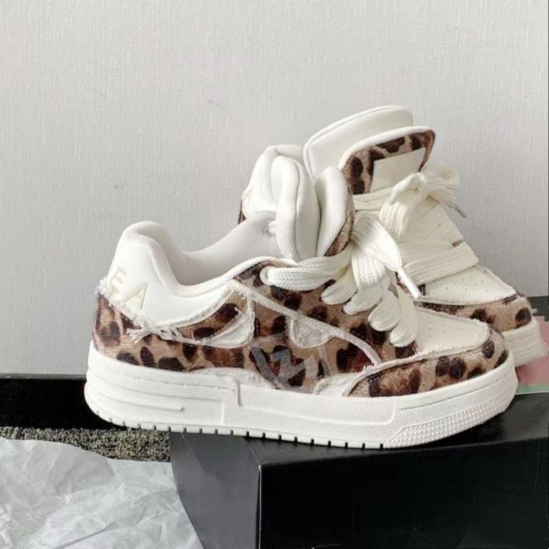 Spring and Autumn Round Toe Flat Casual Running Sports Shoes New Leopard Print Decoration Cross Strap Fashion Women's Shoes