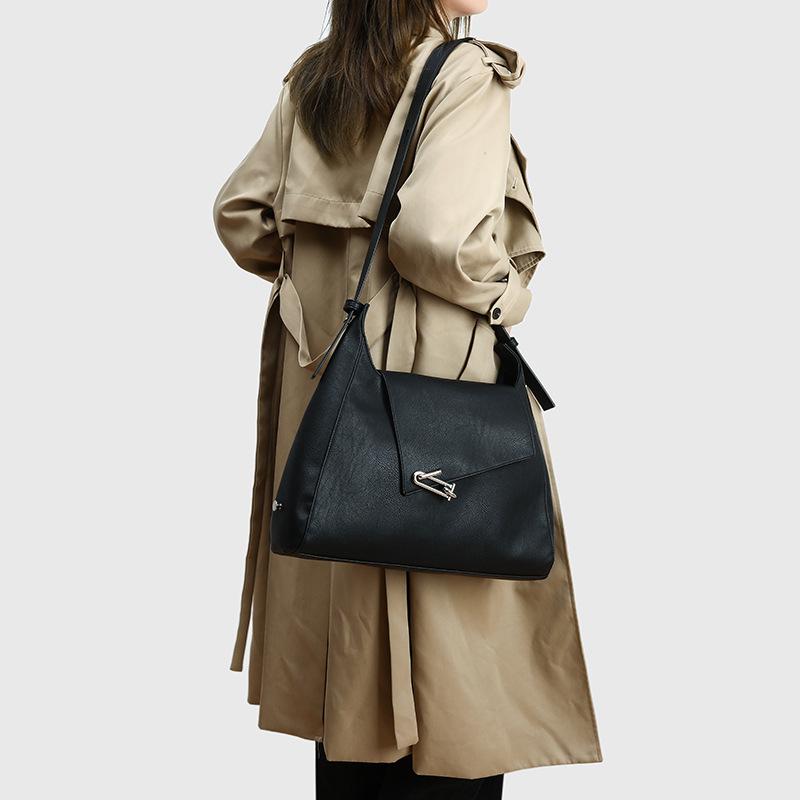 Casual All-lock Hand Bill Shoulder Bag Underarm Bag Large Capacity Women's Bag
