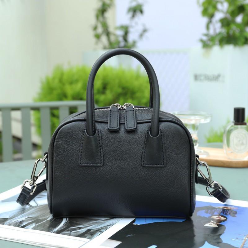 

2025 Высококачественная сумка для боулинга Корейский тренд Нишевая Мини Маленькая Квадратная Универсальная Одноплечевая Через плечо Женская 18x8.5x13cm чёрный