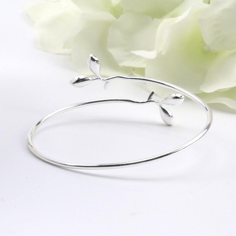 Korean Handmade Green Cat's Eye Leaf Bracelet: Elegant Gift for Women