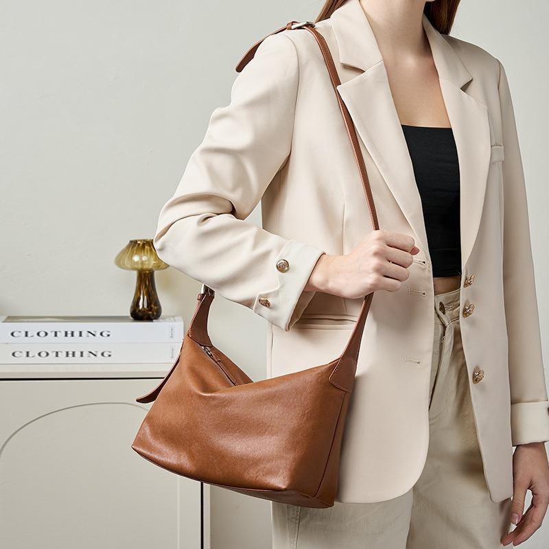 Vintage first layer vegetable tanned cowhide casual shoulder underarm bag, commuting large capacity classic leather messenger hobo bag