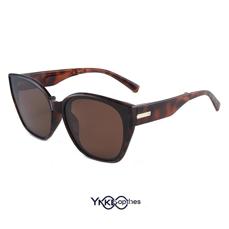 Stylish foldable sunglasses for men and women, easy to carry, with UV protection, and designed for women