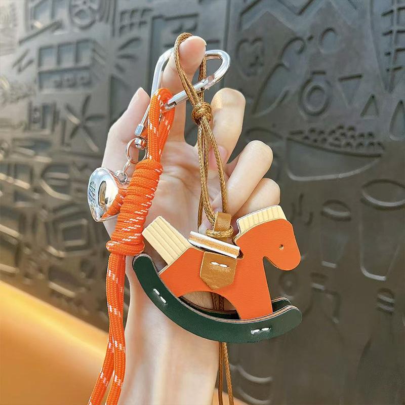 Creative leather rocking horse keychain cute trendy cool PU Trojan horse pendant men and women versatile bag hanging accessories small gifts