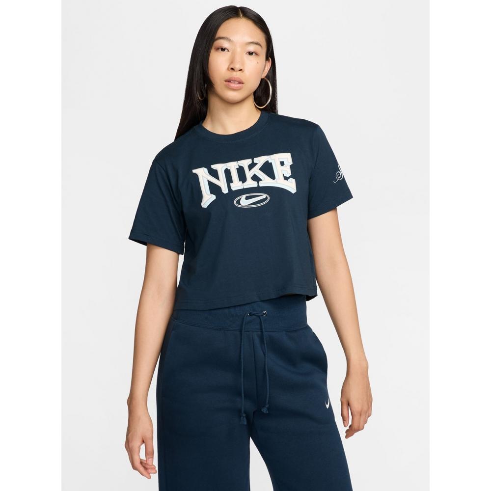 

ФУТБОЛКА NIKE AS W NSW SS OC VARZITY 80