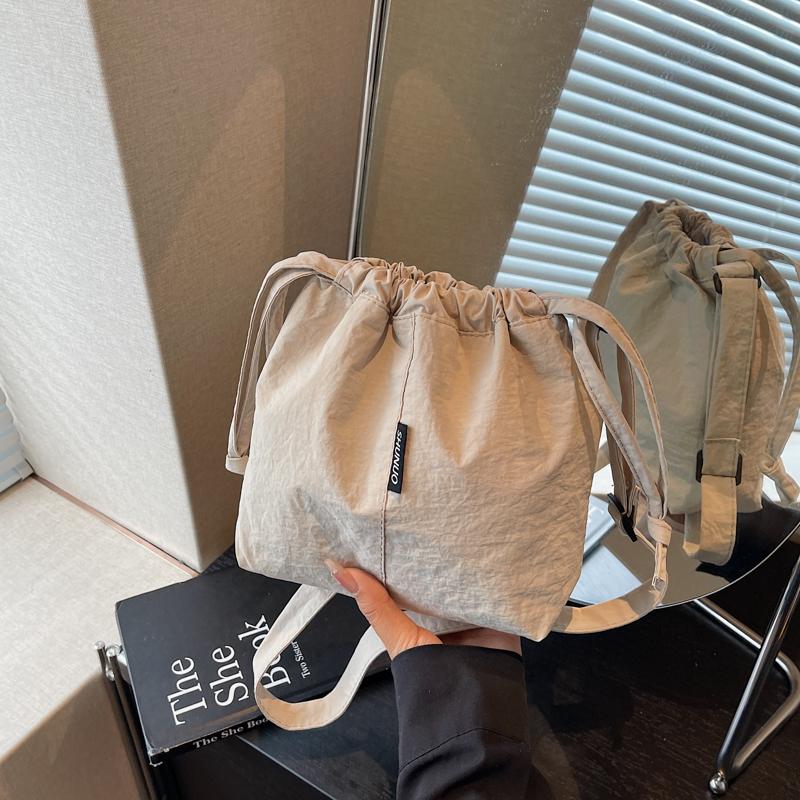 Large Capacity Drawstring Shoulder Bag Women's Lightweight Tote Bag Commuter Crossbody Bag