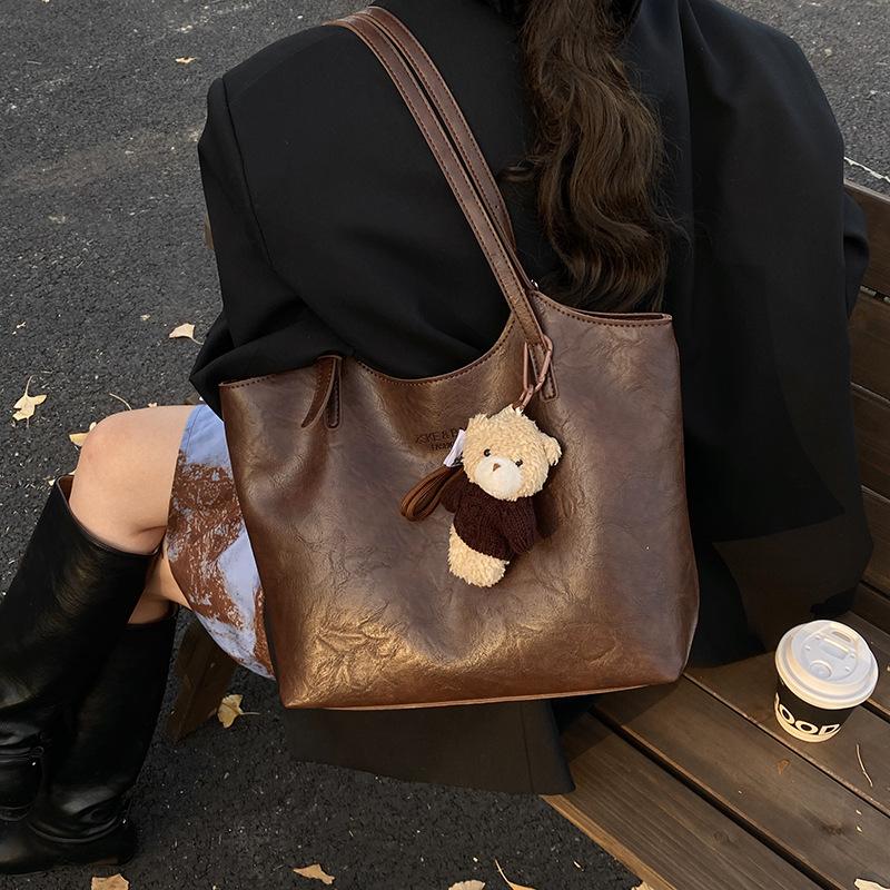 Retro large-capacity portable tote bag women's 2025 autumn and winter new simple and versatile underarm bag casual shoulder bag