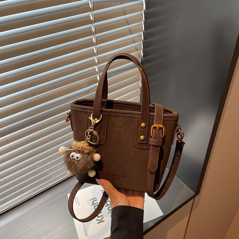 Suede bag women's autumn and winter versatile 2025 new matte retro shoulder messenger bag popular portable bucket bag