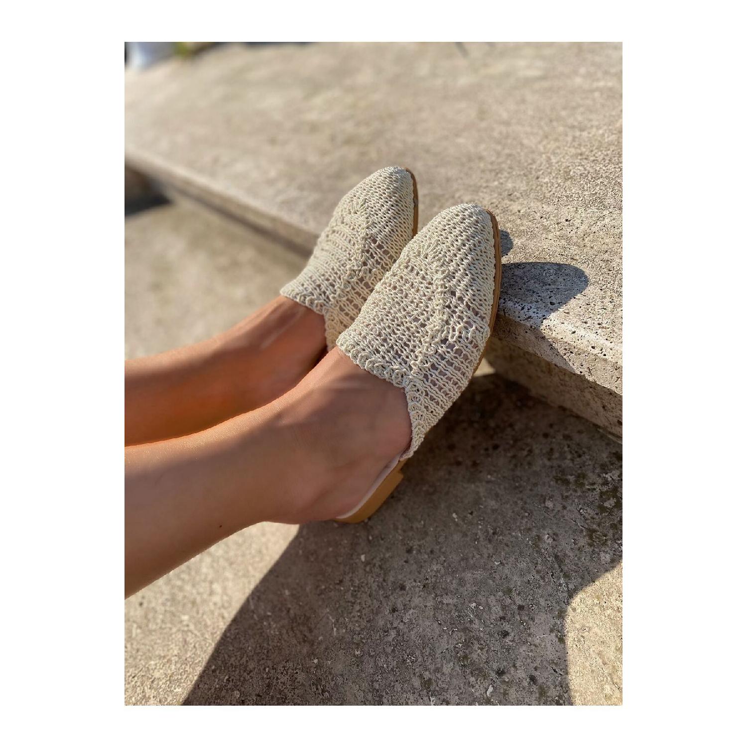 

Закриті тапочки Sue Beige із солом’яною вишивкою 40
