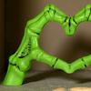 Yousheng Skeleton Love Gesture Statue Resin Heart Shape Hands Sculpture Gothic Heart Skeleton Finger Gesture Figurine Romantic Halloween Gift