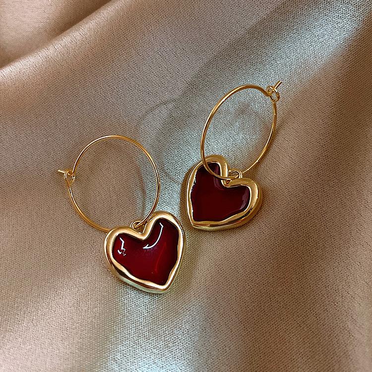 Sweet Burgundy Enamel Heart Earrings For Women Girl Gold Color Metal Love Heart Hanging Dangle Earrings Vintage Jewelry Brincos