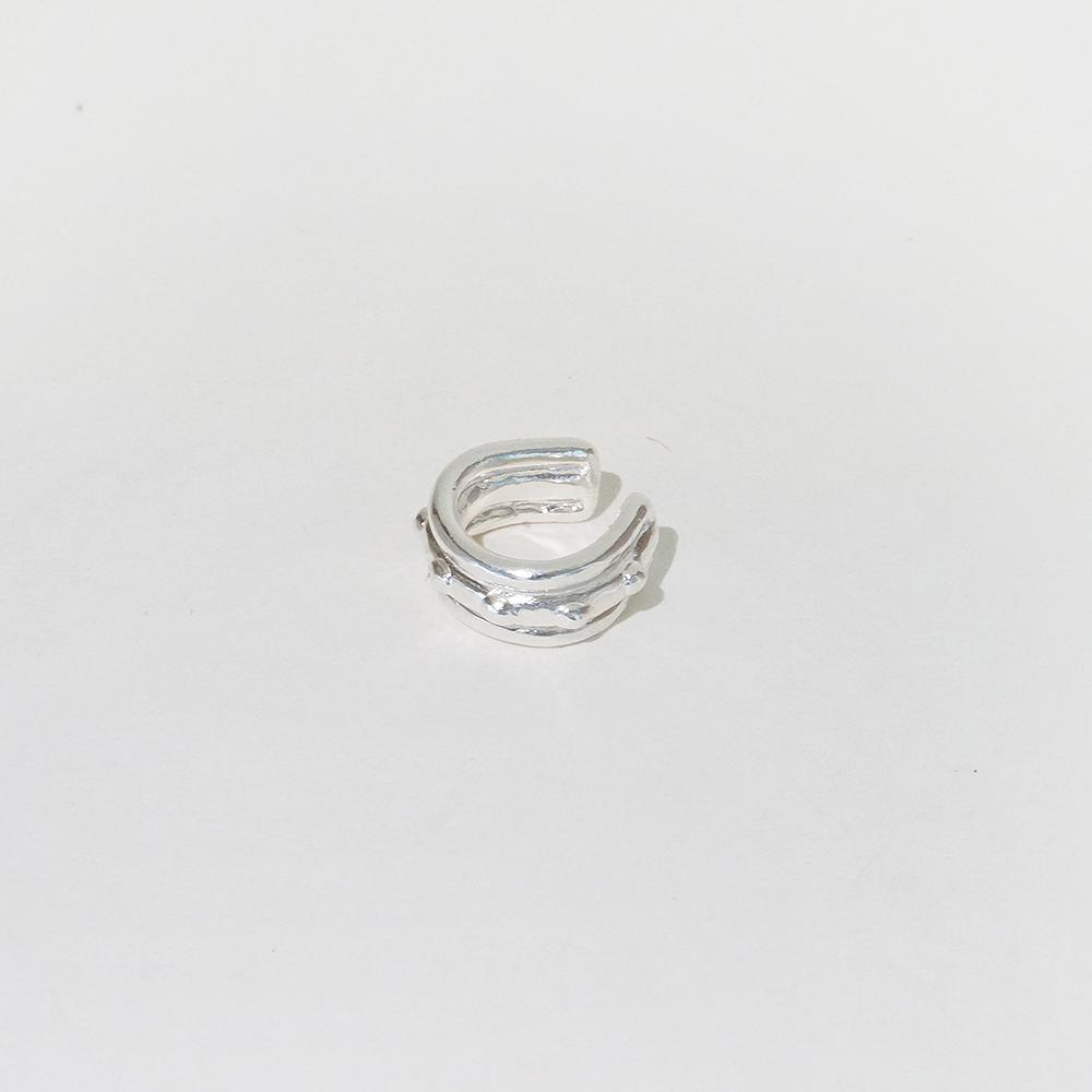 Still Instant Curve Motion - Ear Cuff 08