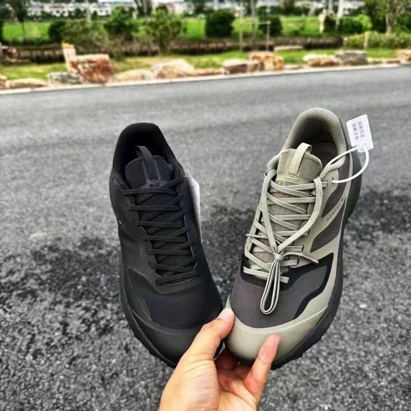 Classic Men's Mountaineering Hiking Shoes Sports Breathable Non-slip Shock Absorption V-bottom Outdoor Leisure Outdoor Trail Running Men's Shoes