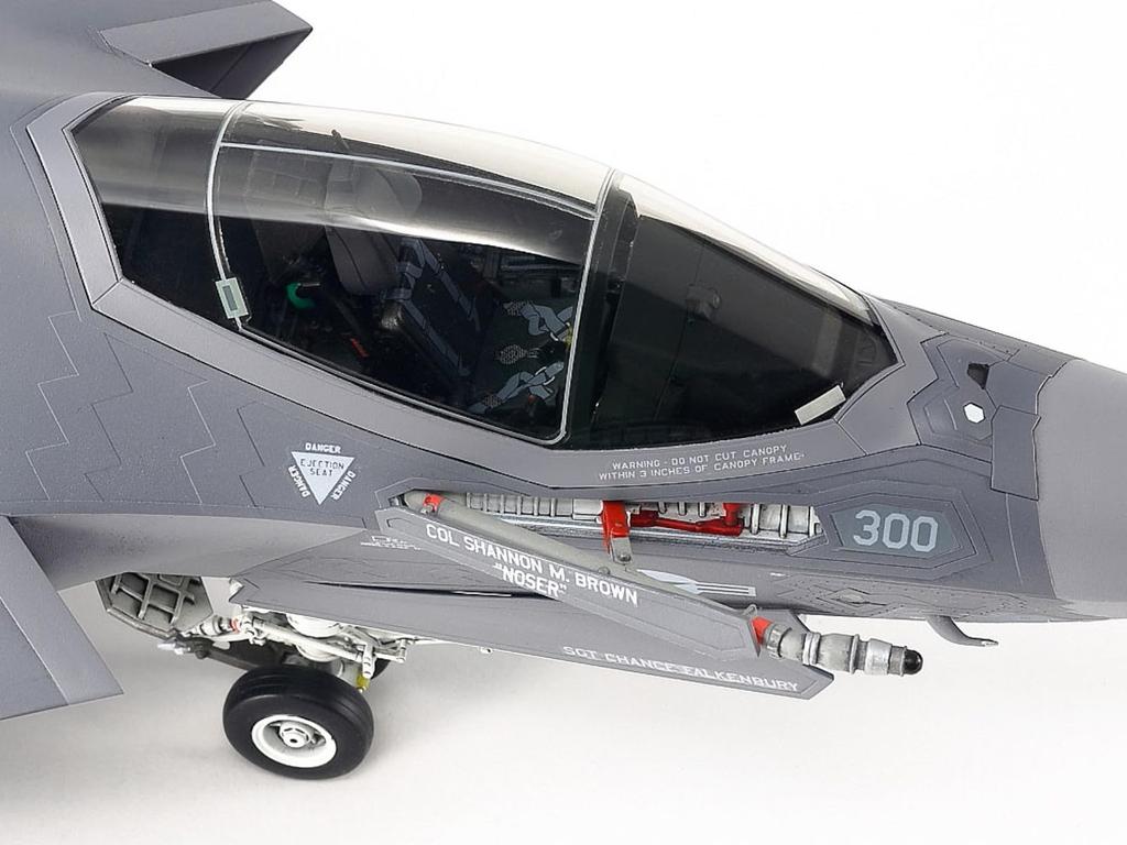 Tamiya 1/48 Masterpiece Aircraft Series No. 127 Lockheed Martin F-35C Lightning II Plastic Model Kit 61127 (Airplane)