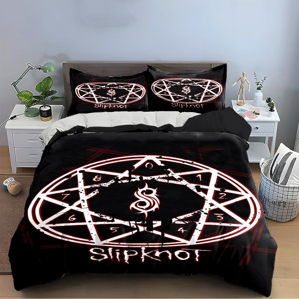 סט מצעים שחור עם לוגו Slipknot סט מצעים (1 ציפה לשמיכה, 2 ציפיות לכריות, שמיכה אינה כלולה)