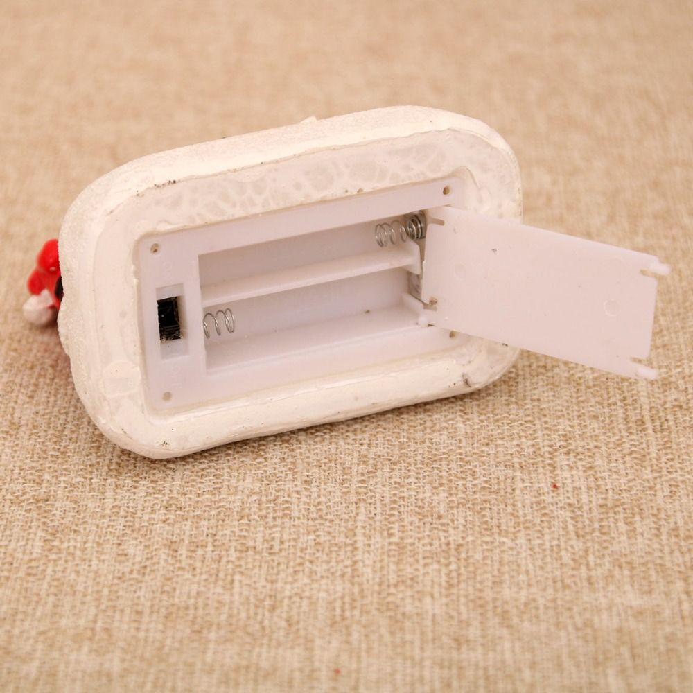 Żywiczna Lśniąca Statua Świąteczna Widok Śniegu Projekt Mikołaja Ozdoba Latarni Świątecznej Sosnowe Gałązki ze Światłami LED