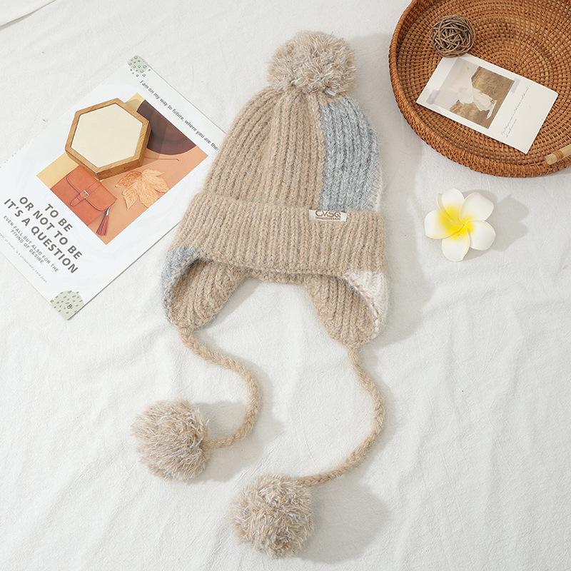 

Cute Wool Ball Knitted Hat for Women In Winter Thickened Warm and Versatile Color-blocked Wool Hat Showing Face Small Ear Protection Head Hat Elastic (55-58cm)