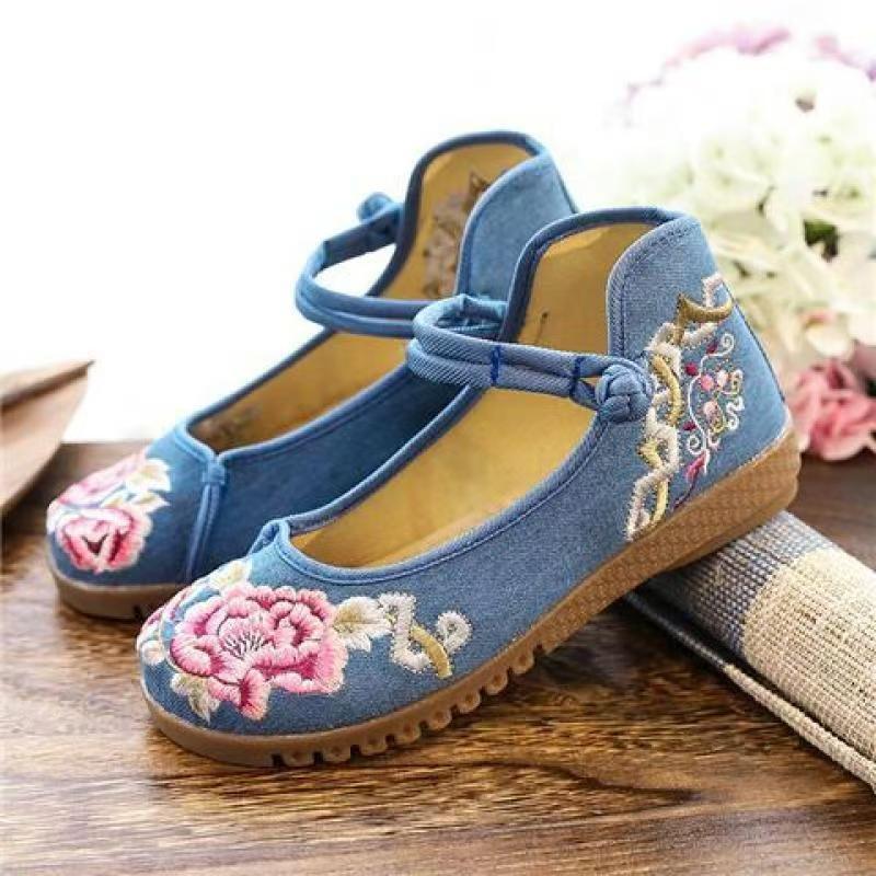 2026 Woman's Chinese Traditional Flat Sole Embroidered Flower Shoe Soft Sole Mary Jane Shoe Ethnic Style Round Toe Canvas Shoes