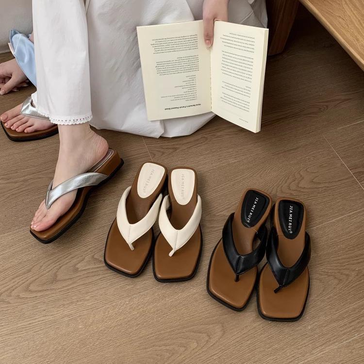 2025 summer new fashionable versatile one-word slippers women wear thick-soled heightening casual cool slippers