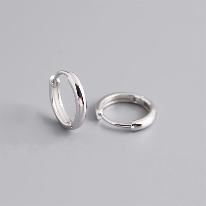 WANTME Pendientes de Aro Huggies Minimalistas Mate Góticos Unisex de Plata 925 para Mujeres Hombres Joyería de Hebilla para Oreja Piercing