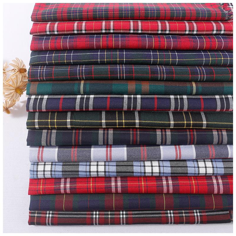 Brytyjska tkanina bawełniana w kratę szkocką i gingham, twill, na mundurki szkolne i spódnice.