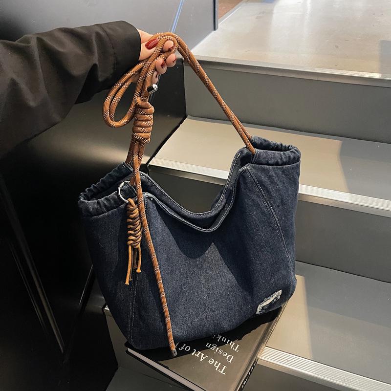 Γυναικεία Τσάντα Crossbody Tote από Τζιν Μεγάλης Χωρητικότητας – Μοντέρνα, Ευέλικτη, Απλό Σχέδιο