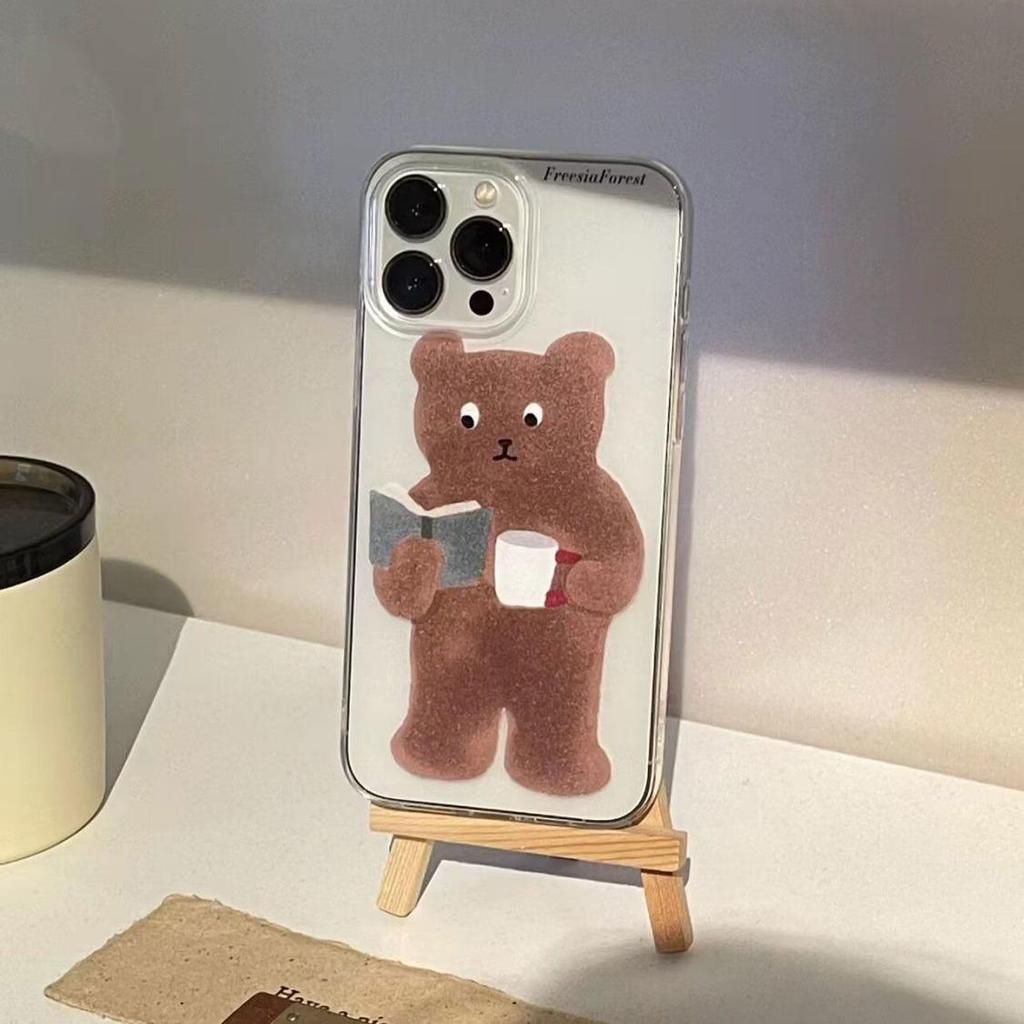 Brown Bear Reading Case Fits Apple 15/14/13/12/11/PRO/PROMAX/XSMAX/XR/XS/X.