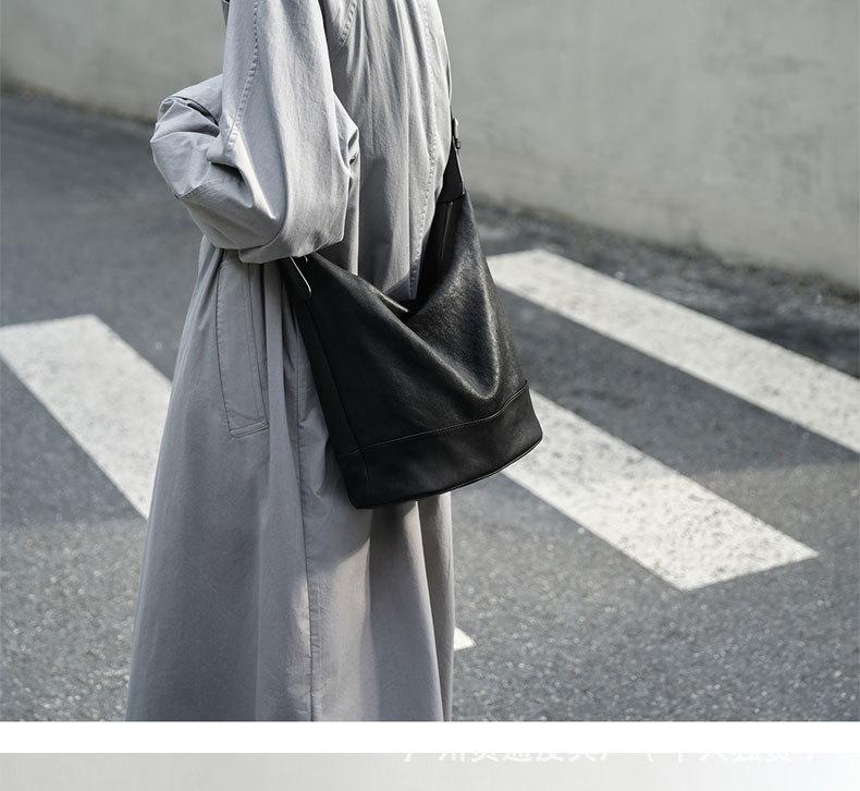 Qiu Zhen Large Capacity Fashion Tote & Crossbody Bucket Bag for Women