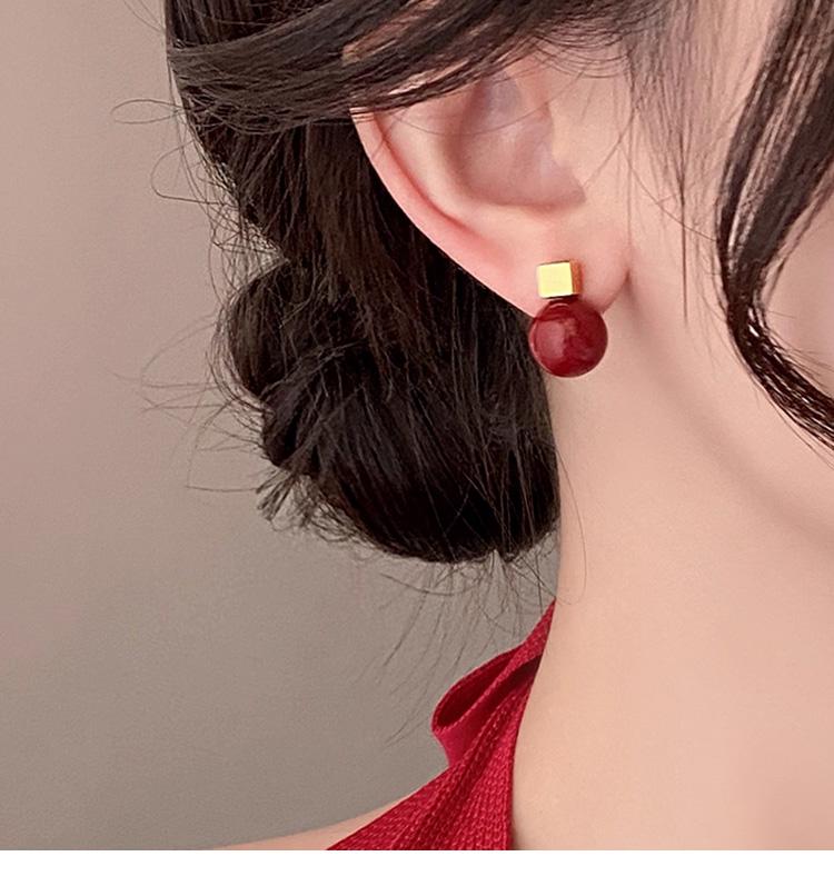 Wine red earrings, women's light luxury high-end earrings, 2026 new popular autumn and winter niche Chinese New Year earrings trend