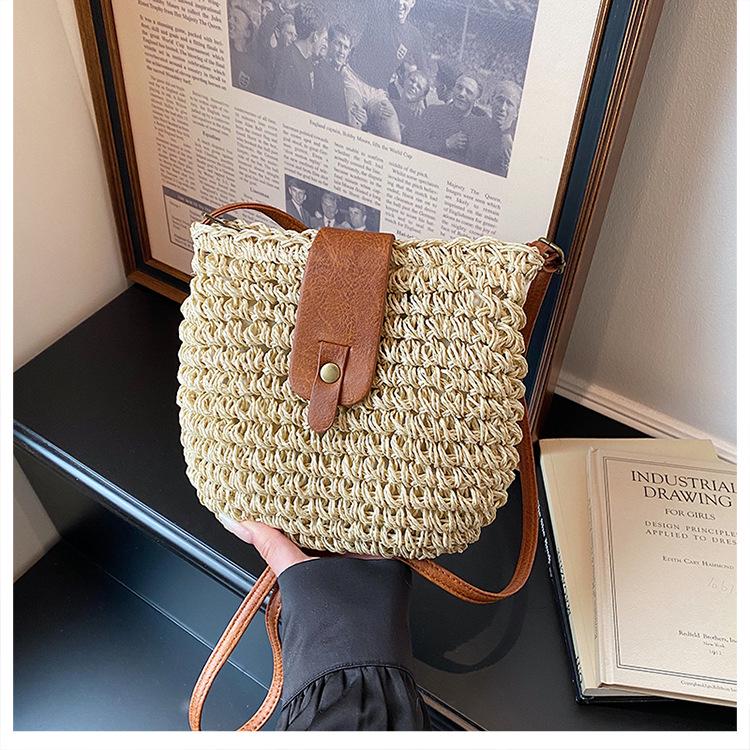 Summer Casual Straw Woven Crossbody Bag: Simple Vacation Style for Women