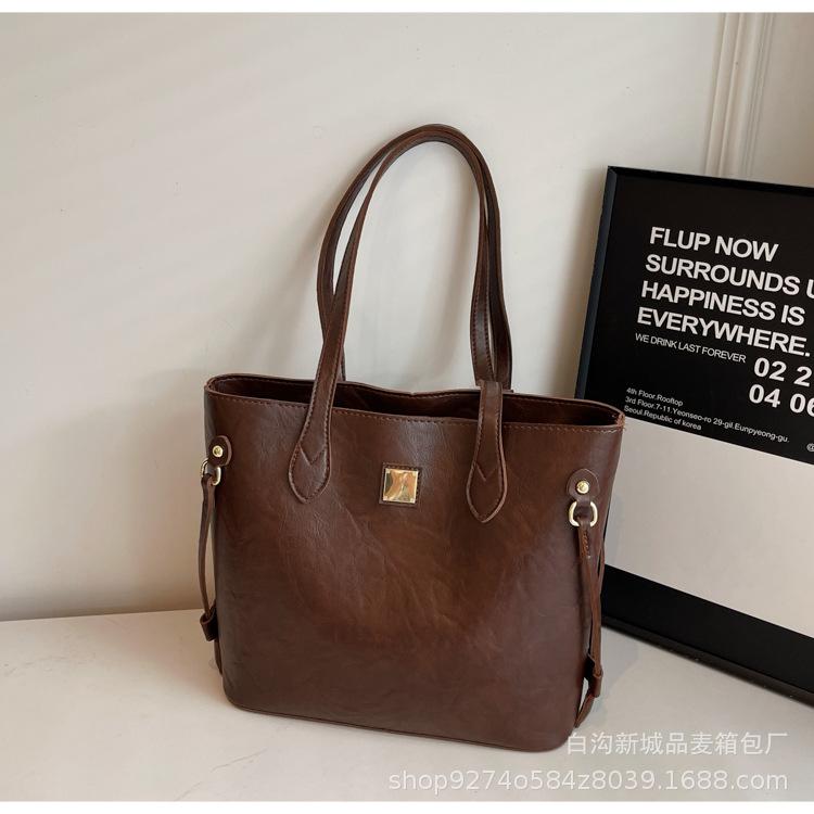 

Tuo extra-large bag women s 2025 new retro large-capacity shoulder bag student class commuter bag simple handbag