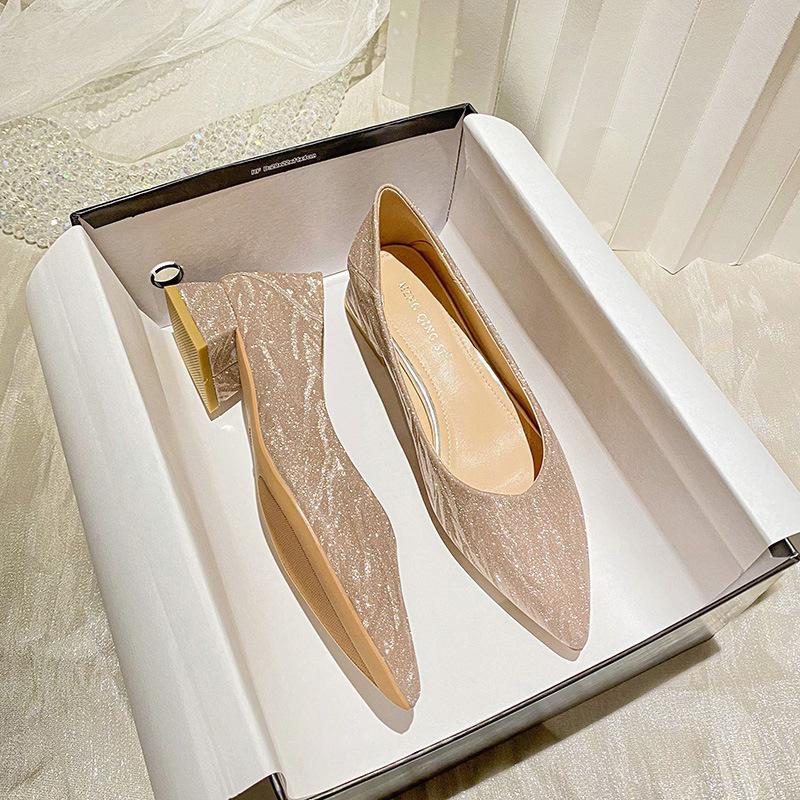 

Женские туфли на толстом каблуке, новые, с острым носком, на среднем каблуке, феи, нежные, больших размеров 41-43 43 шампанского