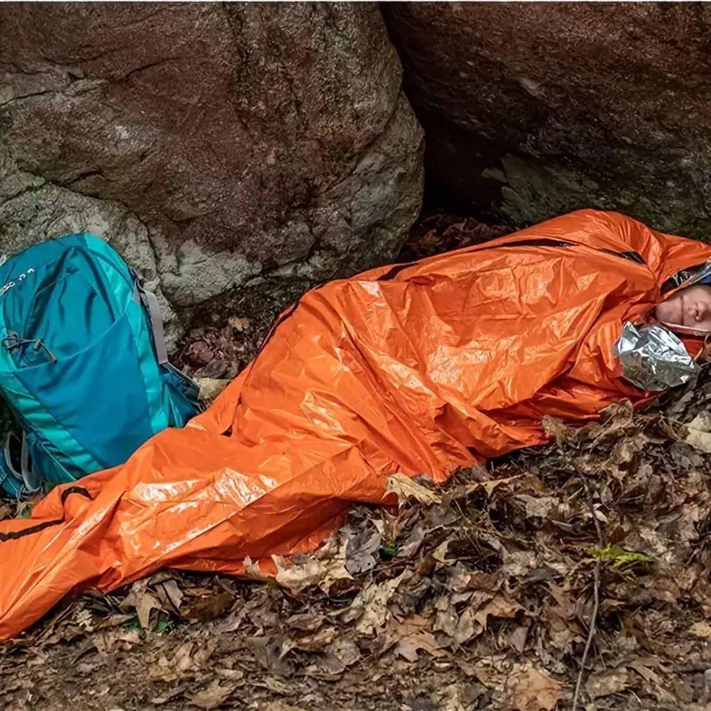 Emergency Camping Sleeping Bag–Outdoor Travel Heat-Insulating and Cold-Proof PE Blanket, Gear for Disaster Relief and Hiking
