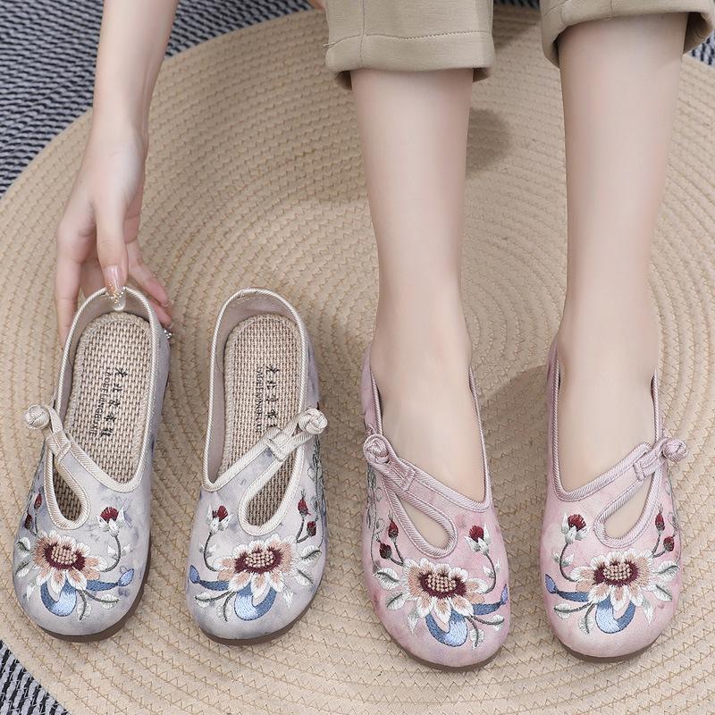Retro National Style Hanfu Shoes Old Beijing Cloth Shoes Women's Shallow Mouth Breathable Ethnic Style Embroidered Shoes Comfortable Soft-soled Mother