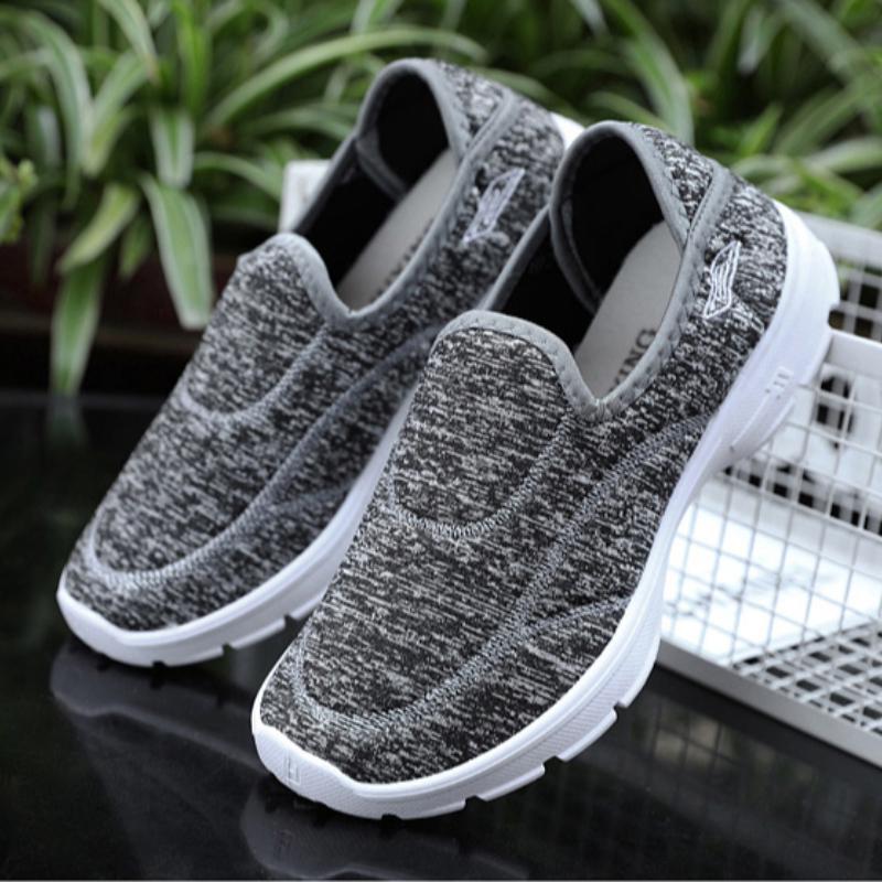 Unisex soft soled old Beijing cloth shoes, one foot on mom's shoes