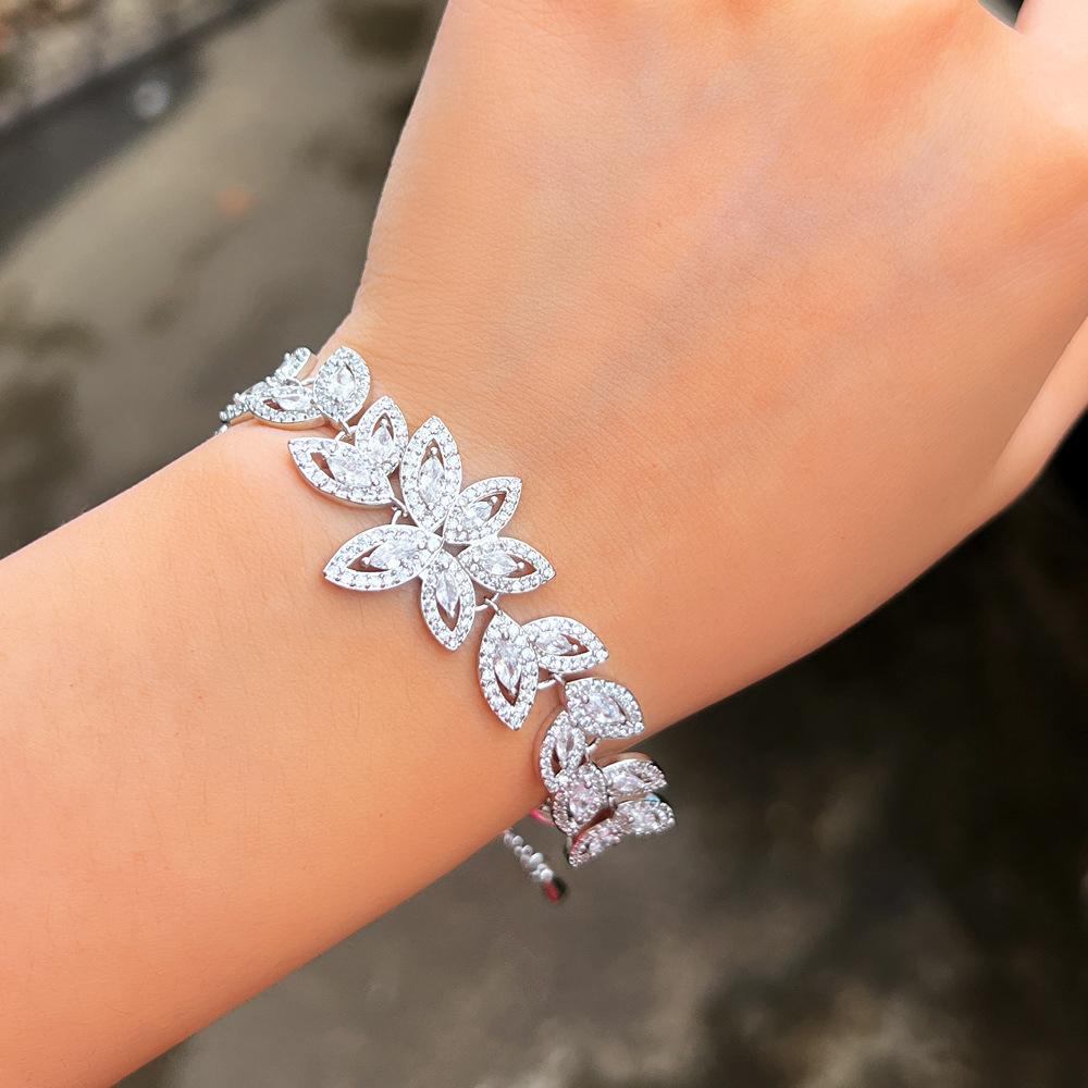 Full Diamond Leaf Jewelry Ladies Luxury Cube Zircon Flower Adjustable Bracelet