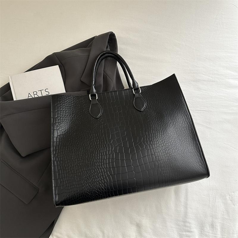 

Модная женская сумка 2025 года, новая женская сумка большой вместимости, летняя повседневная сумка через плечо с текстурой чёрный