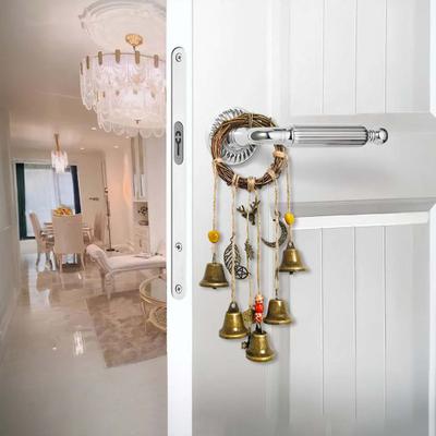 Gałka do drzwi Dzwonek czarownicy Ochrona domu Ręcznie wiszący dzwonek mosiężny Wieniec rattanowy Wieszak na drzwi czarownicy Dekoracja dzwonka wietrznego Wicca