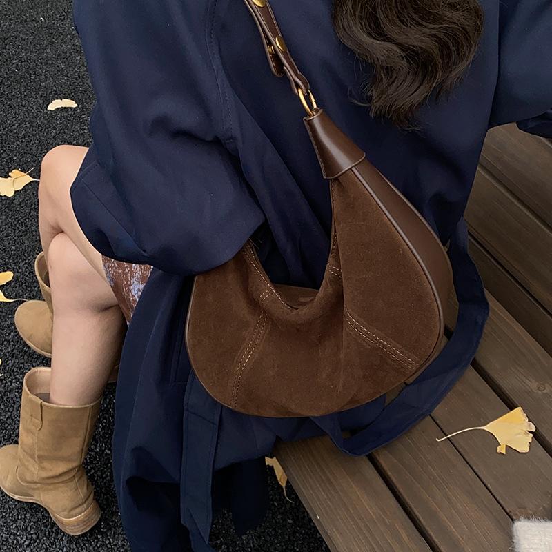 Premium sense niche bag women's autumn and winter 2025 new retro versatile shoulder messenger bag underarm work dumpling bag