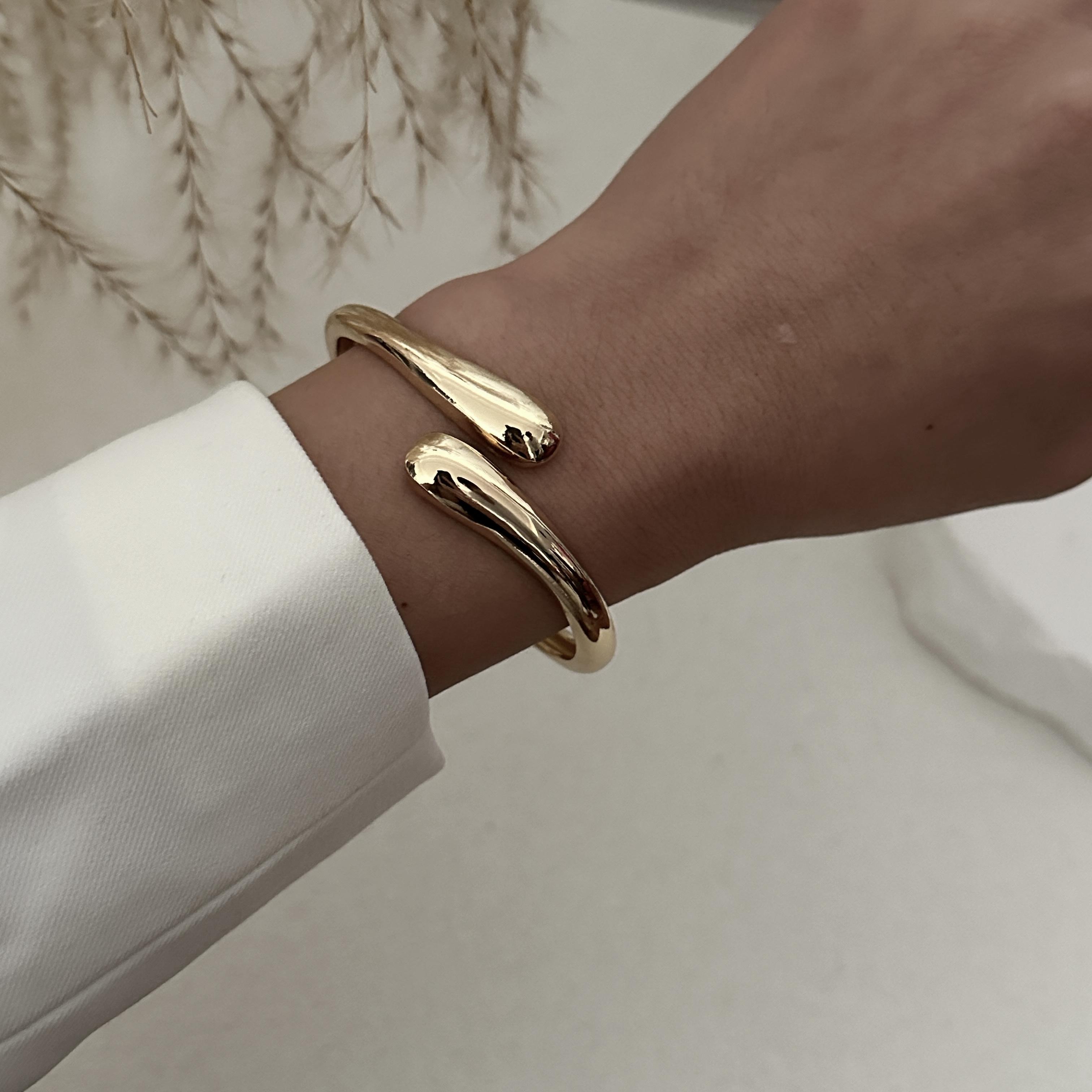 

Vintage Exaggerated Metal Twisted Cuff Bangles for Women Trendy Gold Color Smooth Geometric Spring Bangles Hip Hop Jewelry Gifts