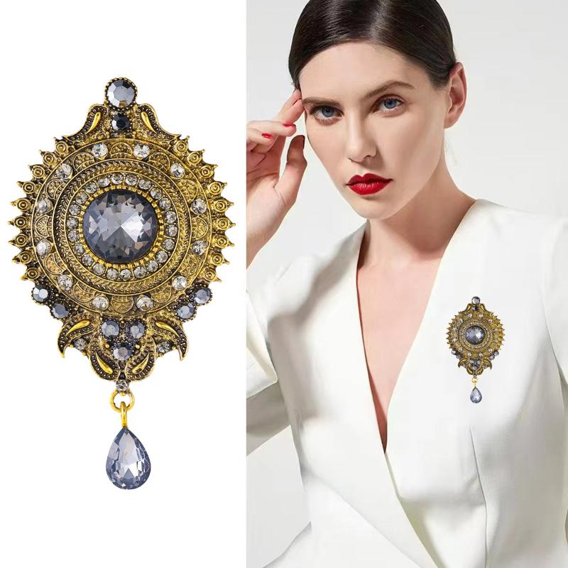 Creative  Flower Brooch Versatile Scarf Buckle Anti-Exposure Buckle  Corsage Brooch Women'S Accessories