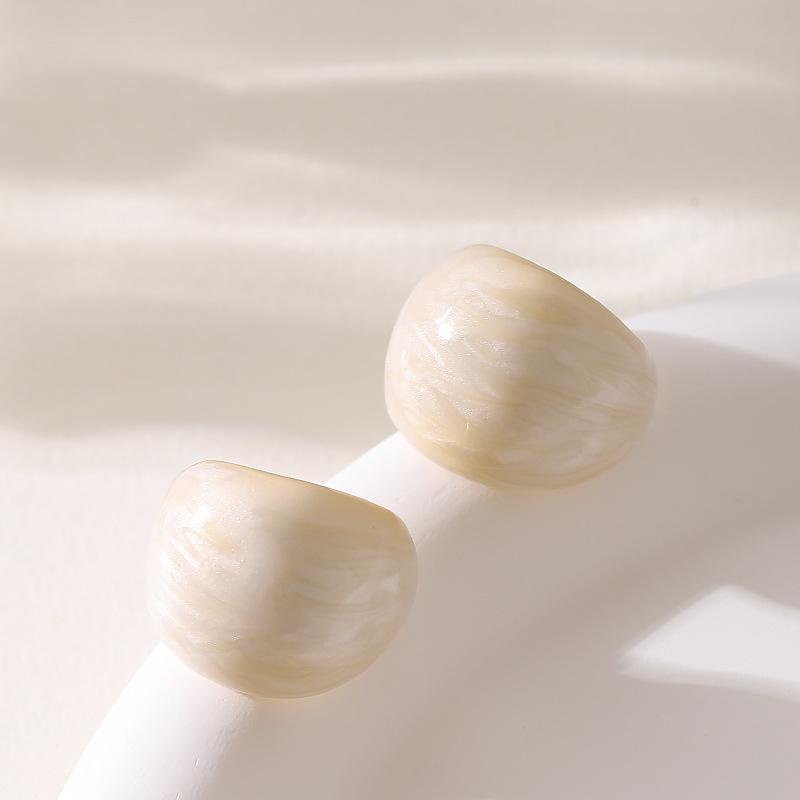 Stylish exquisite and simple vacation style enamel dripping oil Doudou stud earrings light luxury high-end earrings earrings белый