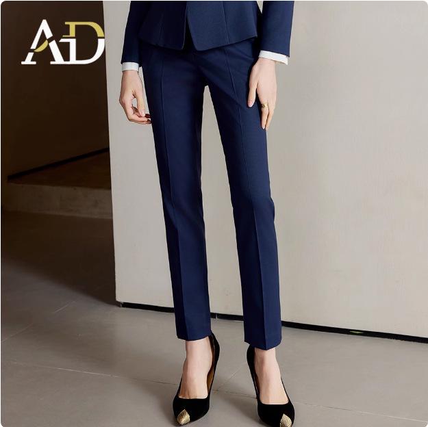 

Темно-синій костюм без коміра для менеджерів - Елегантний, облягаючий і ідеальний для офіційних прийомів з продажу та ділового одягу S